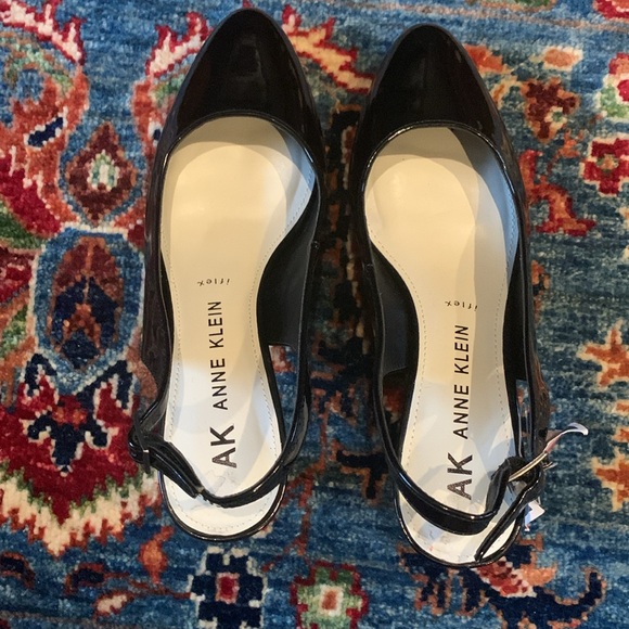 New Anne Klein iflex patent leather 2.5 inch heel Size 7 - Picture 3 of 4